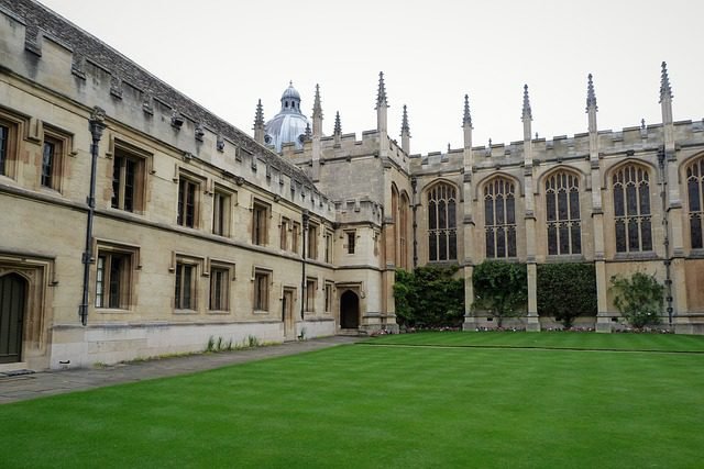 Oxford University - techaster.com